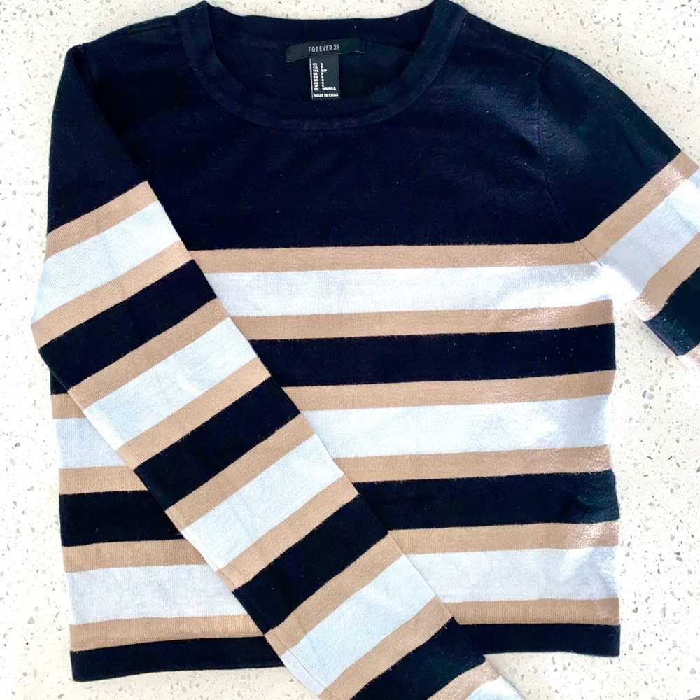 Adorable Sweater for Fall🧡🤍